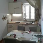 Romana Apartment *