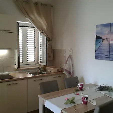Romana Apartment *